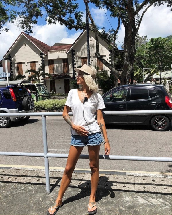 Юлия Щеглова в Инстаграм: Люблю гулять по городу Сейшел