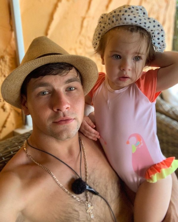 Дмитрий Дмитренко в Инстаграм: У нас есть свой особый язык  , с доченькой