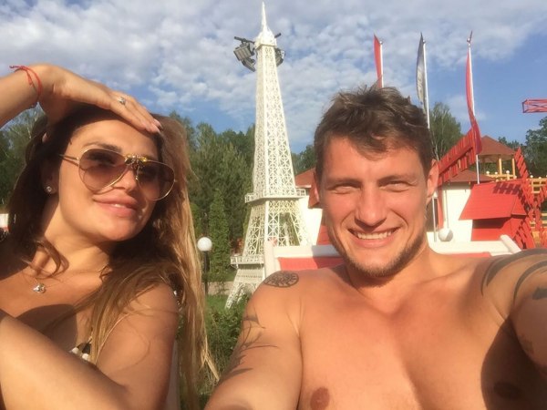 Александр Задойнов в Инстаграм: Солнце, лето, Париж и любимая рядом