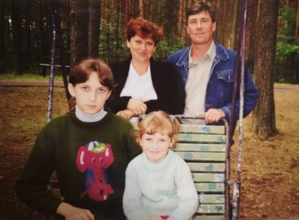 Юлия Жукова в Инстаграм: Моя семья   На кого похожа больше? На маму или на